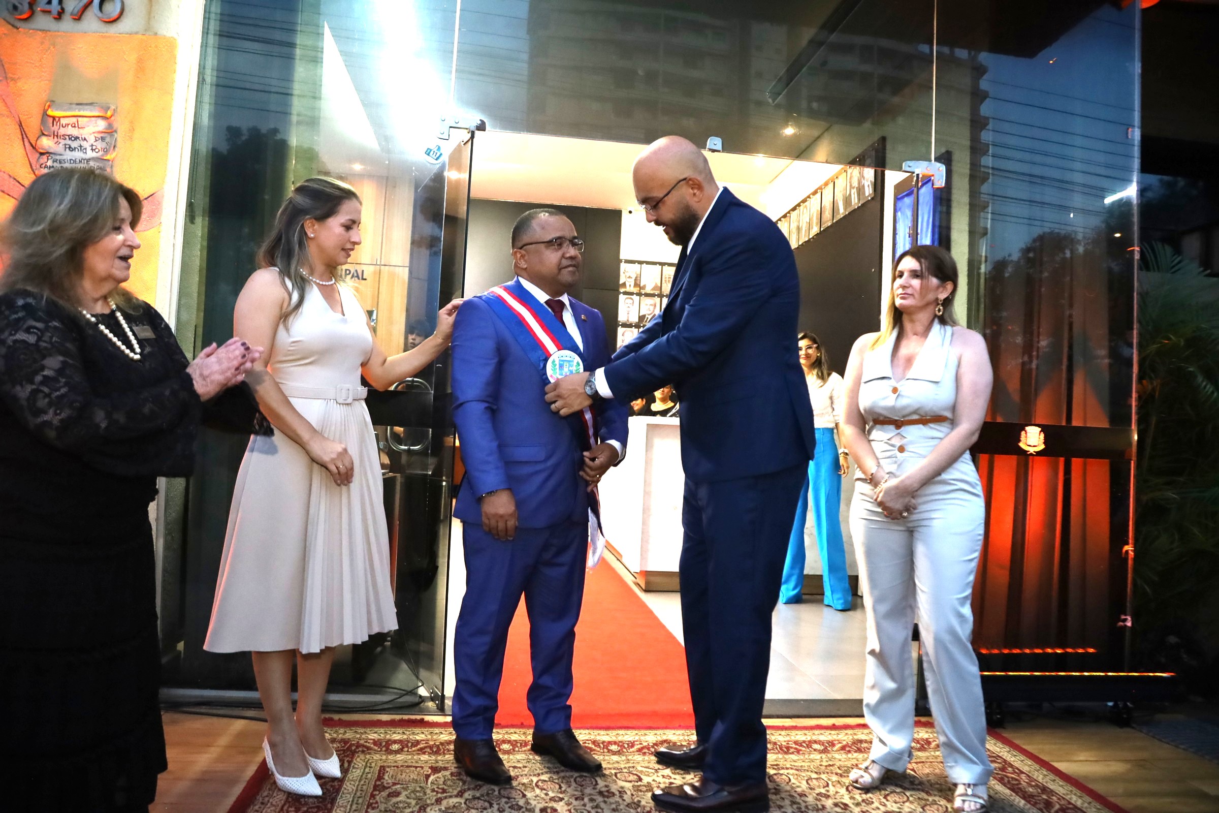 Entrega da faixa presidencial marca posse na Câmara de Ponta Porã