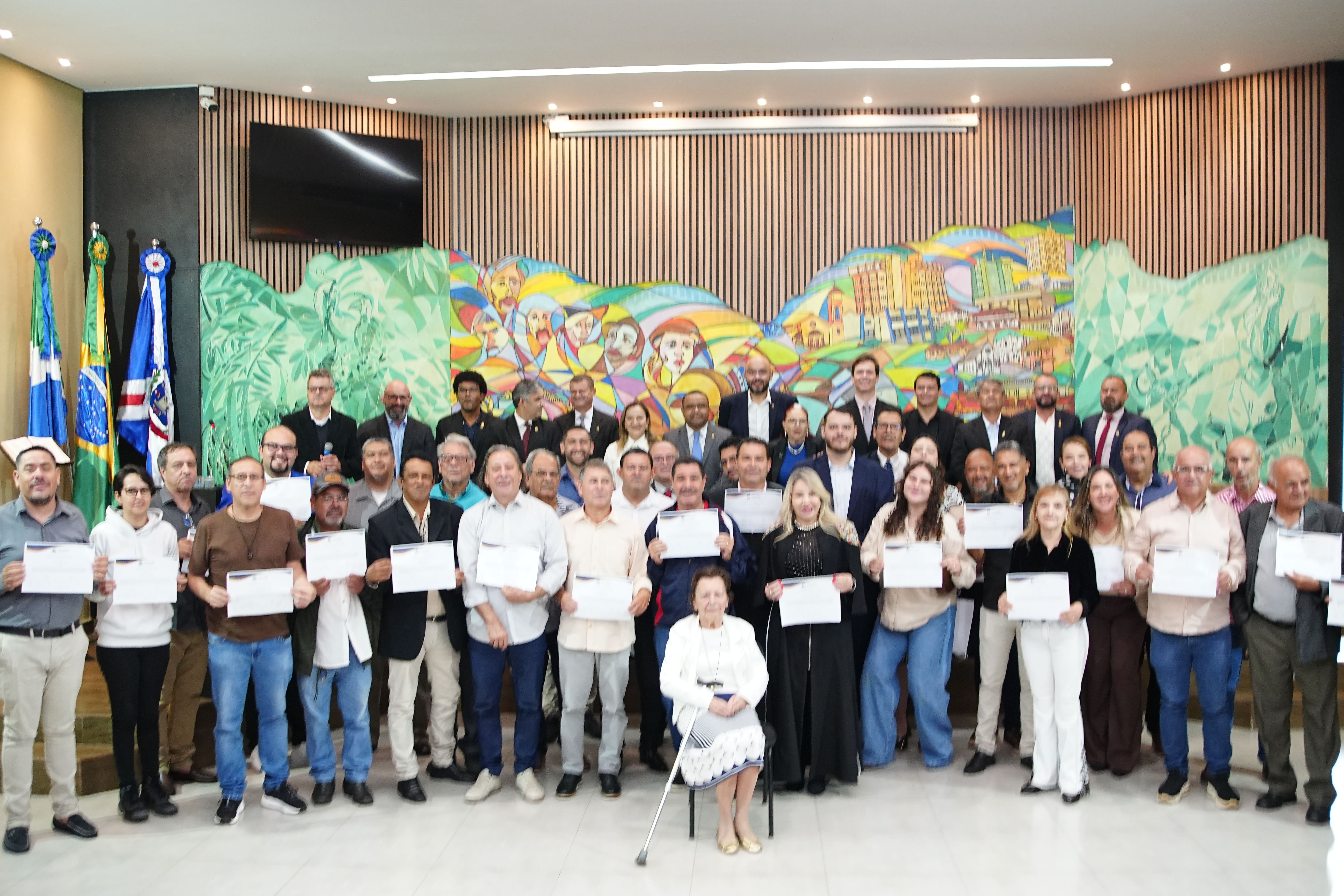 Câmara de Ponta Porã homenageia profissionais  da comunicação em sessão solene